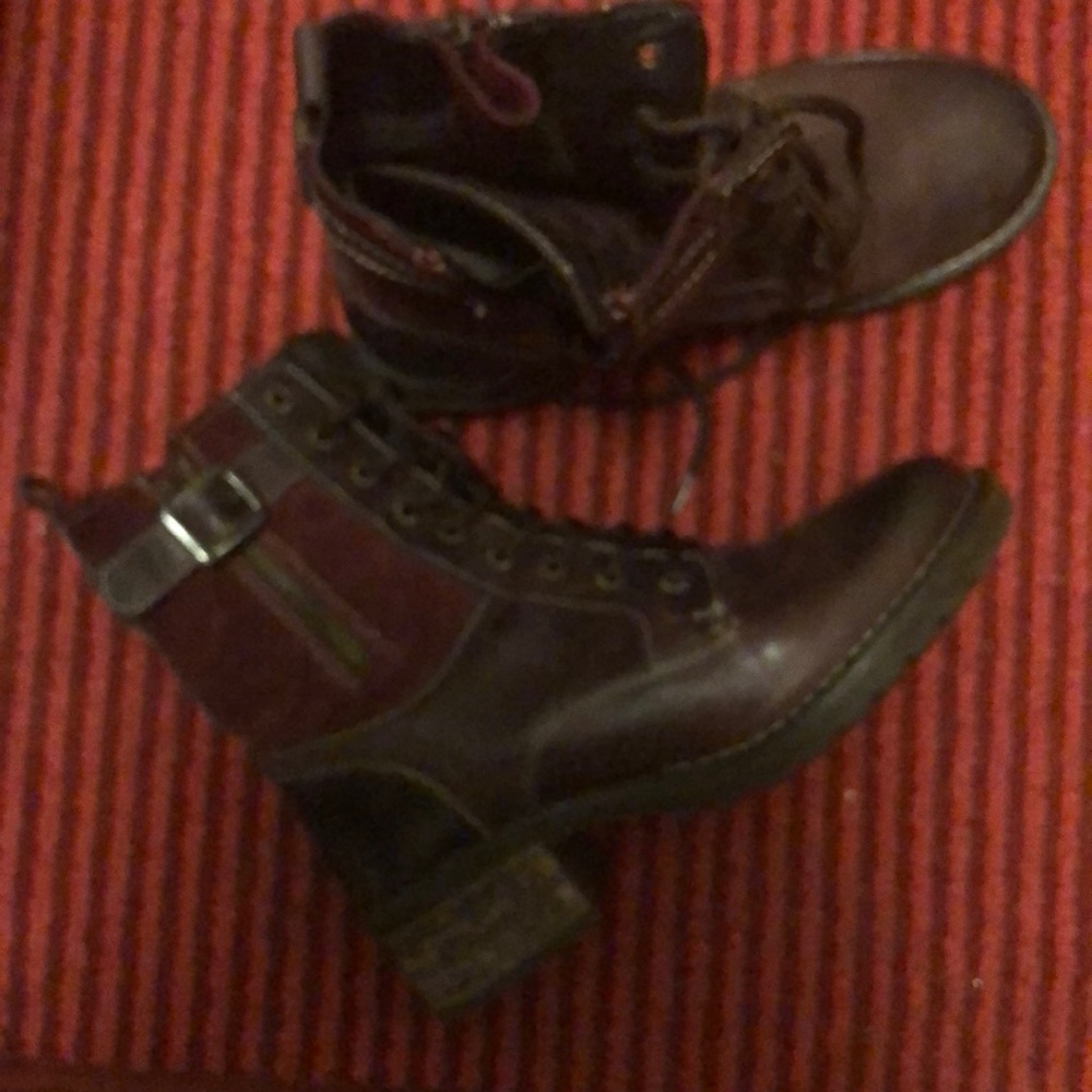 Täōs Burgundy Leather Boots
